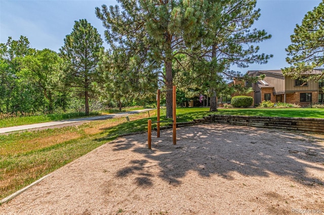8039 E Phillips Cir, Centennial, CO 80112 - view of home's community with a lawn