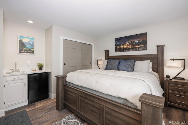 141 Forest Trl # 16, Winter Park, CO 80482 - bedroom featuring bar with sink, dark wood-type flooring, a closet, and recessed lighting