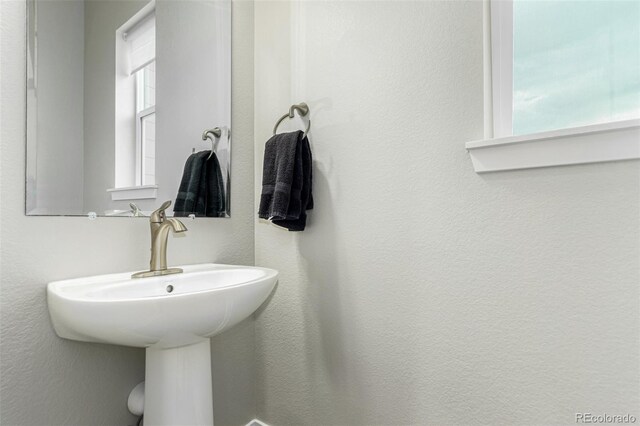 21492 E 60th Ave, Aurora, CO 80019 - view of bathroom
