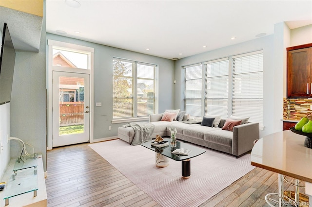 living area with light wood-style floors, recessed lighting, and baseboards