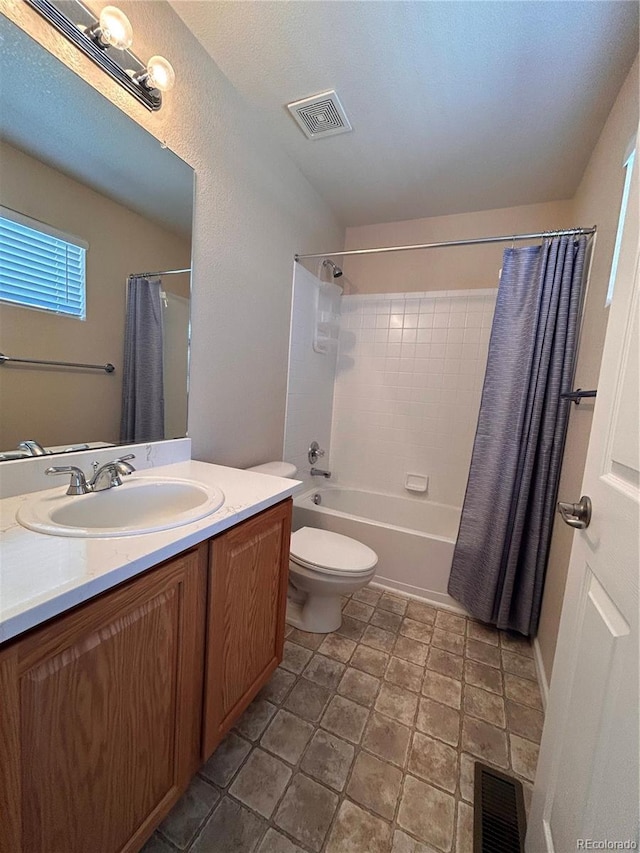 full bathroom featuring shower / bath combo with shower curtain, vanity, and toilet