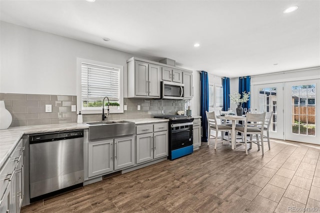 5202 Reed St, Arvada, CO 80002 - kitchen with stainless steel appliances, a sink, healthy amount of natural light, gray cabinetry, and recessed lighting