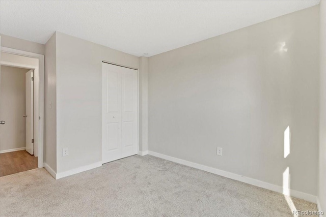 1488 S Andes Way, Aurora, CO 80017 - unfurnished bedroom featuring carpet floors, baseboards, and a closet