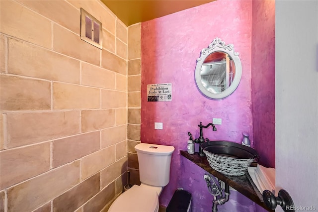 bathroom featuring sink and toilet