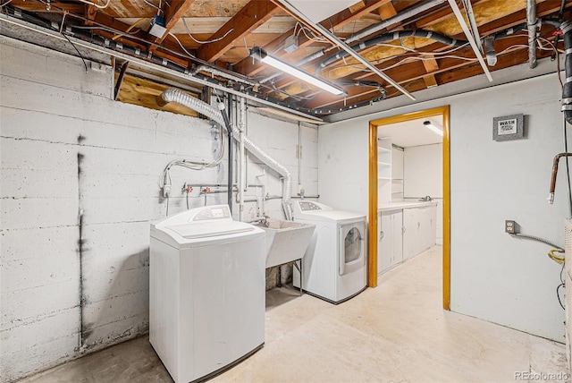 260 Flint Way, Broomfield, CO 80020 - laundry area featuring washer and clothes dryer