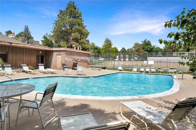 2525 S Dayton Way Unit 1510, Denver, CO 80231 - community pool with a patio area