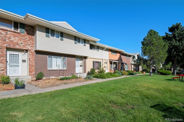 exterior space featuring a front yard