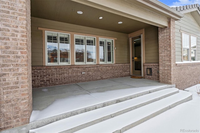 entrance to property featuring a patio area