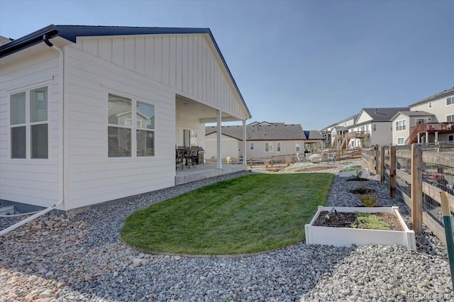 view of yard featuring a patio