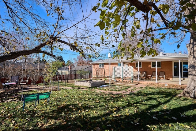 view of yard featuring a patio area