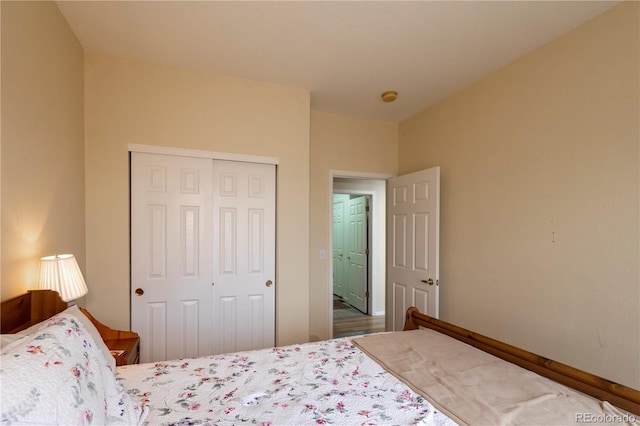 9586 W Victoria Dr, Littleton, CO 80128 - bedroom featuring a closet