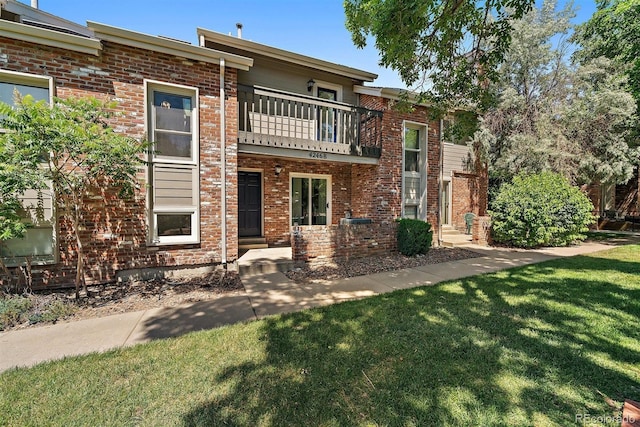 4246 S Granby St Unit B, Aurora, CO 80014 - view of property featuring a balcony, a front yard, and brick siding