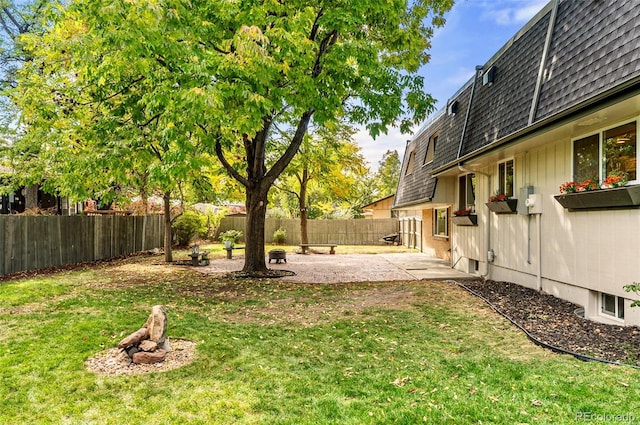 view of yard with a patio