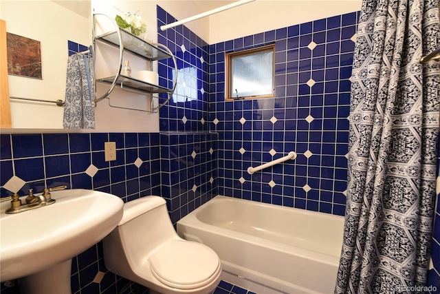 446 Blue River Rd, Breckenridge, CO 80424 - bathroom featuring shower / bath combo and tile walls