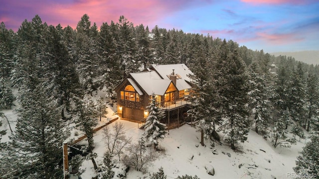 birds eye view of property featuring a wooded view