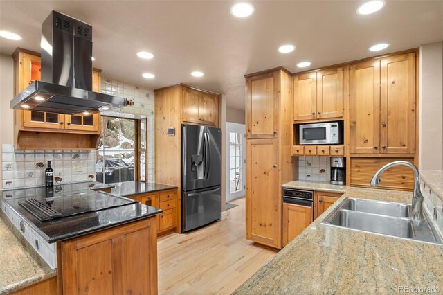 6530 Ridgeview Dr, Morrison, CO 80465 - kitchen featuring black appliances, island range hood, a sink, tasteful backsplash, and light wood-type flooring