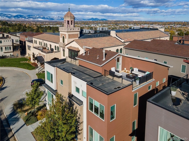 birds eye view of property featuring a mountain view