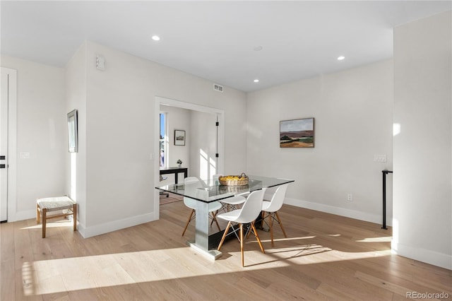 dining room with visible vents, light wood-style flooring, recessed lighting, and baseboards