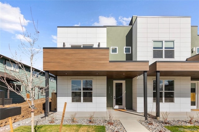 view of front of home featuring covered porch