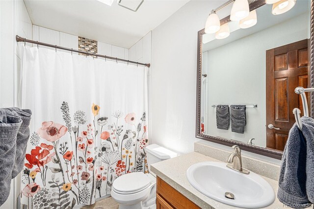 1152 Clubhouse Dr, Broomfield, CO 80020 - full bathroom featuring vanity, toilet, and a shower with curtain