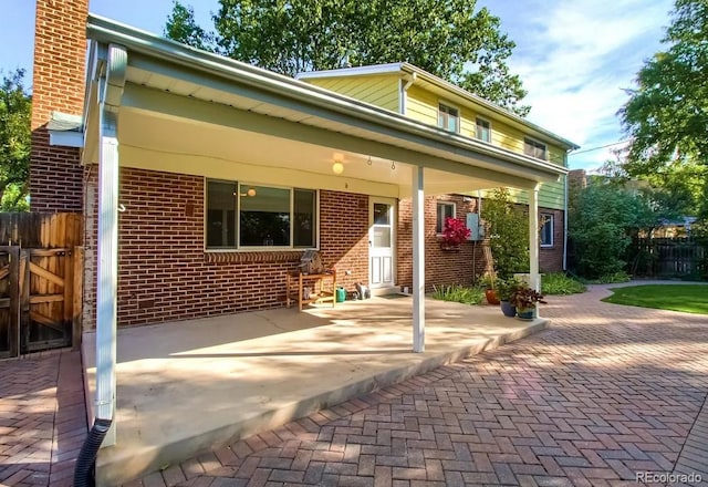 view of front of property