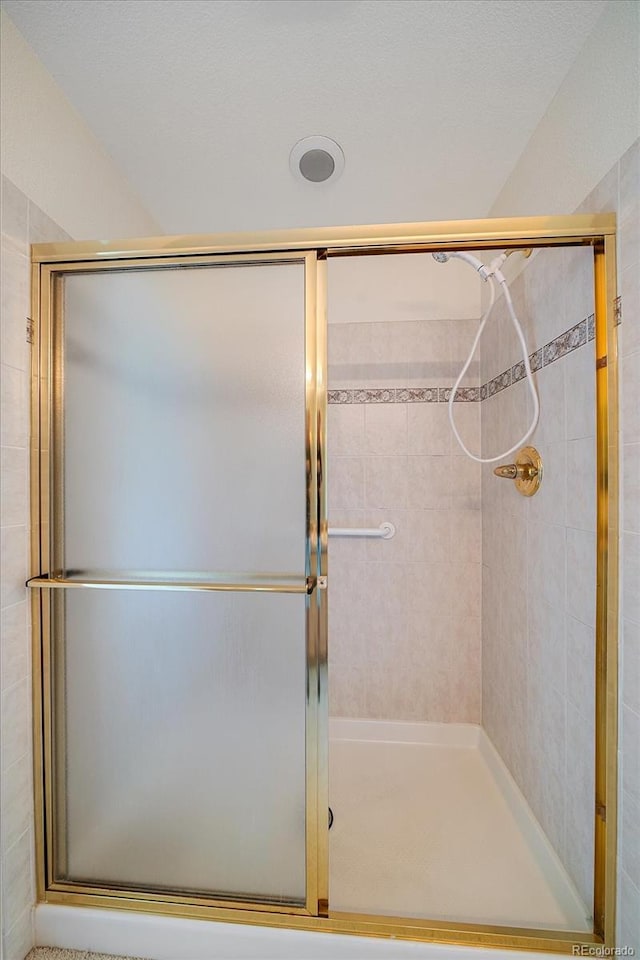7912 S Buchanan Way, Aurora, CO 80016 - bathroom with tiled shower