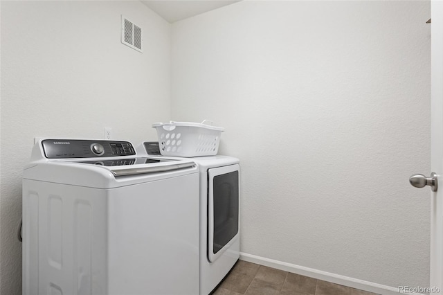 19047 Randolph Pl, Denver, CO 80249 - laundry area with laundry area, baseboards, independent washer and dryer, and visible vents