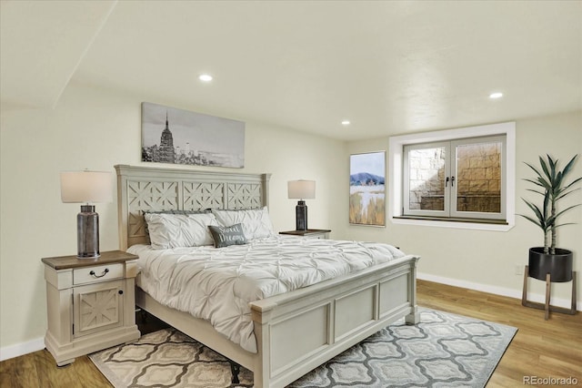 bedroom featuring light wood-style floors, baseboards, and recessed lighting