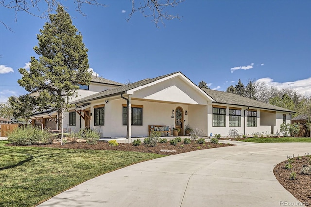 6102 S Aberdeen St, Littleton, CO 80120 - view of front of house with covered porch, a front yard, and stucco siding