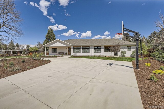6102 S Aberdeen St, Littleton, CO 80120 - view of front of house featuring basketball court