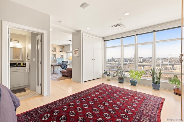 bedroom featuring light wood-type flooring, visible vents, and recessed lighting