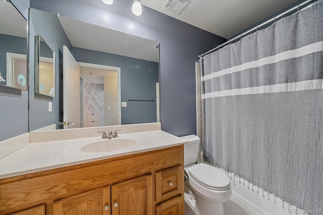 bathroom featuring toilet, curtained shower, vanity, and visible vents
