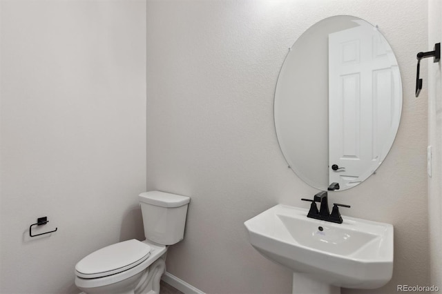 bathroom featuring toilet and sink