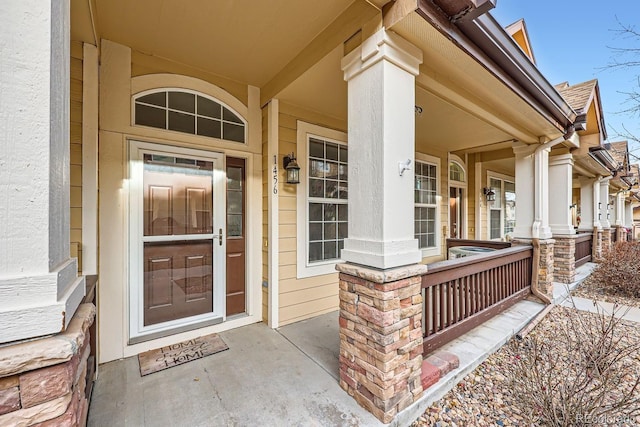 property entrance featuring a porch