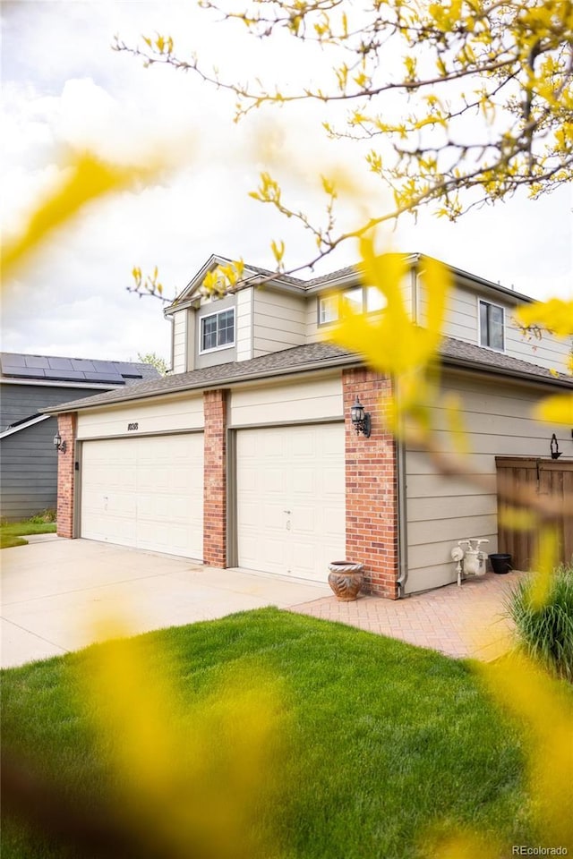 10218 Woodrose Ct, Highlands Ranch, CO 80129 - traditional-style house featuring brick siding, driveway, and a garage