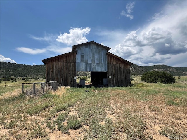 view of pole building featuring a mountain view