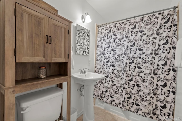 2415 N Logan Ave, Colorado Springs, CO 80907 - bathroom featuring toilet, a shower with curtain, and a sink
