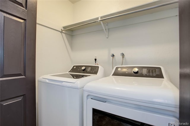 washroom featuring laundry area and independent washer and dryer