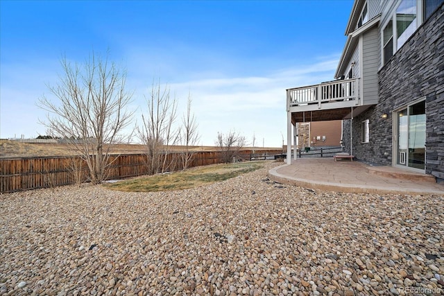 view of yard featuring a patio area