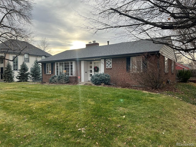 single story home with a front lawn