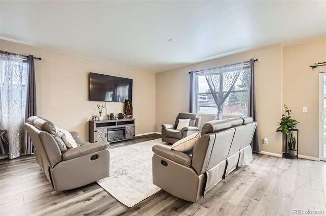 living room featuring light wood-style flooring and baseboards