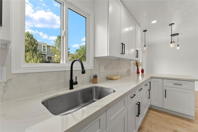 10687 W 107th Ave, Broomfield, CO 80021 - kitchen featuring white cabinetry, a peninsula, plenty of natural light, pendant lighting, and recessed lighting