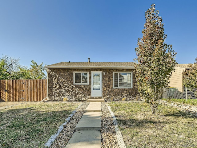 view of front of house with a front lawn