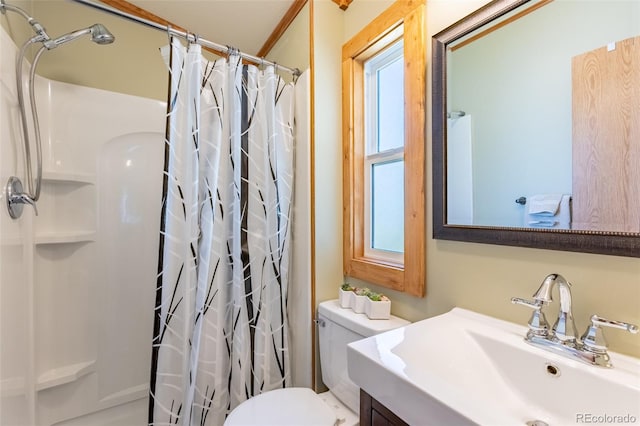 910 J St Unit D1, Salida, CO 81201 - full bathroom with toilet, curtained shower, and vanity