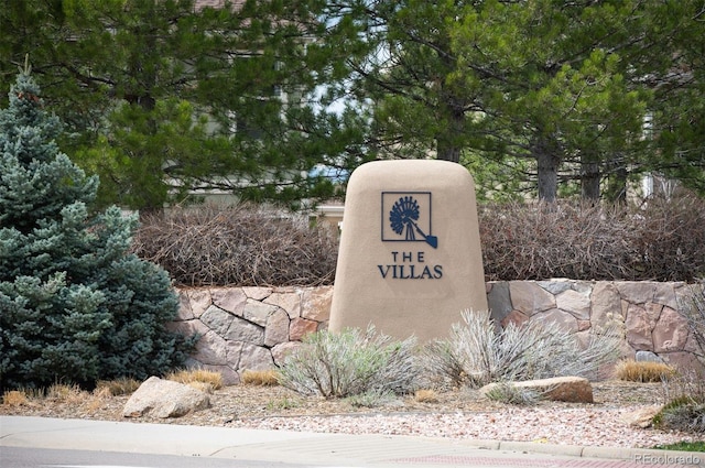 view of community / neighborhood sign