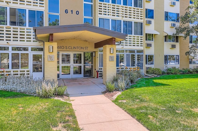 610 S Clinton St Unit 5A, Denver, CO 80247 - entrance to property with a lawn
