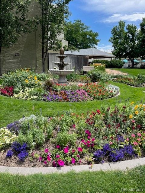 610 S Clinton St Unit 5A, Denver, CO 80247 - view of green lawn