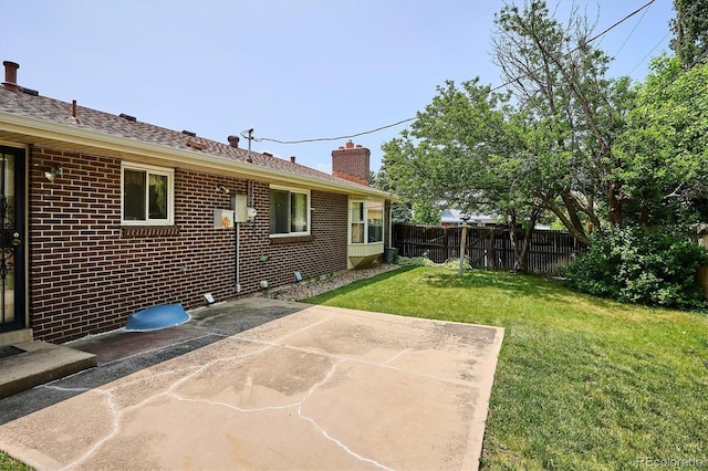 352 S Peoria Cir, Aurora, CO 80012 - view of yard with a patio