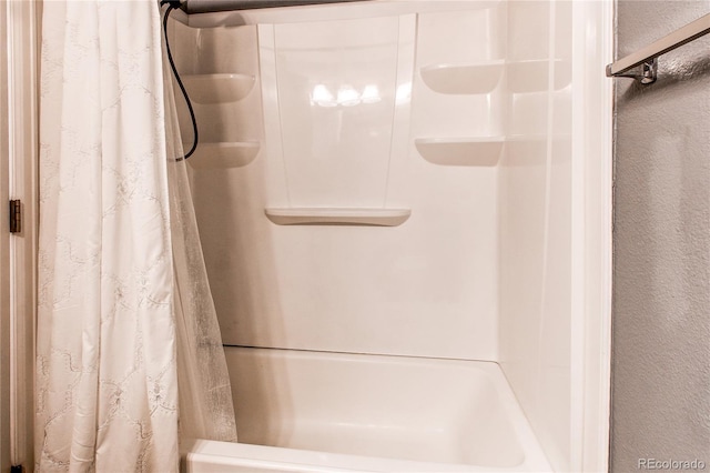 1128 S Ventura Cir Unit K, Aurora, CO 80017 - full bath with shower / bath combo with shower curtain