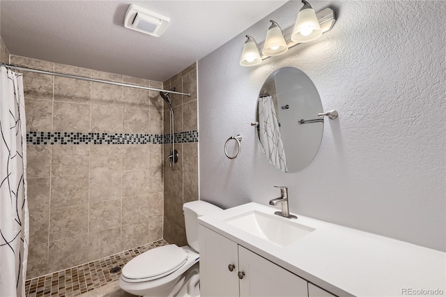 full bath with a textured wall, toilet, and tiled shower
